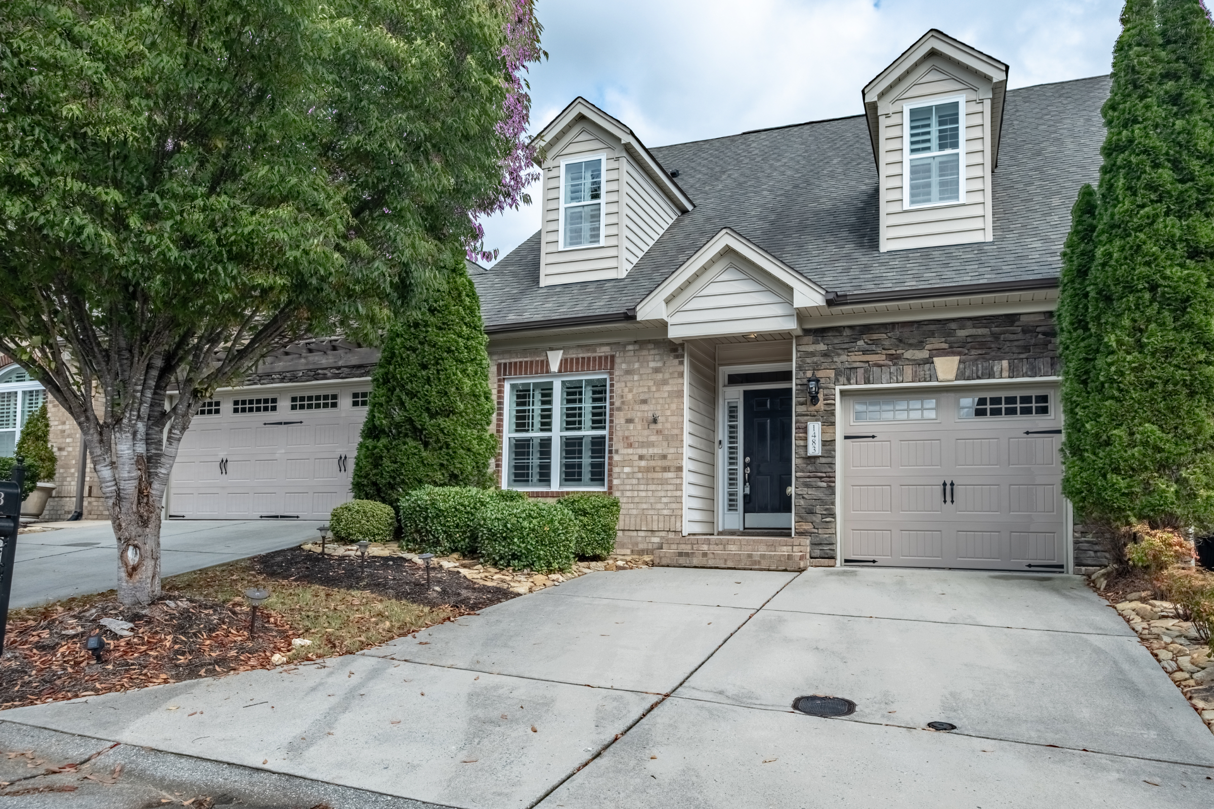 NevilleGardensLane1483