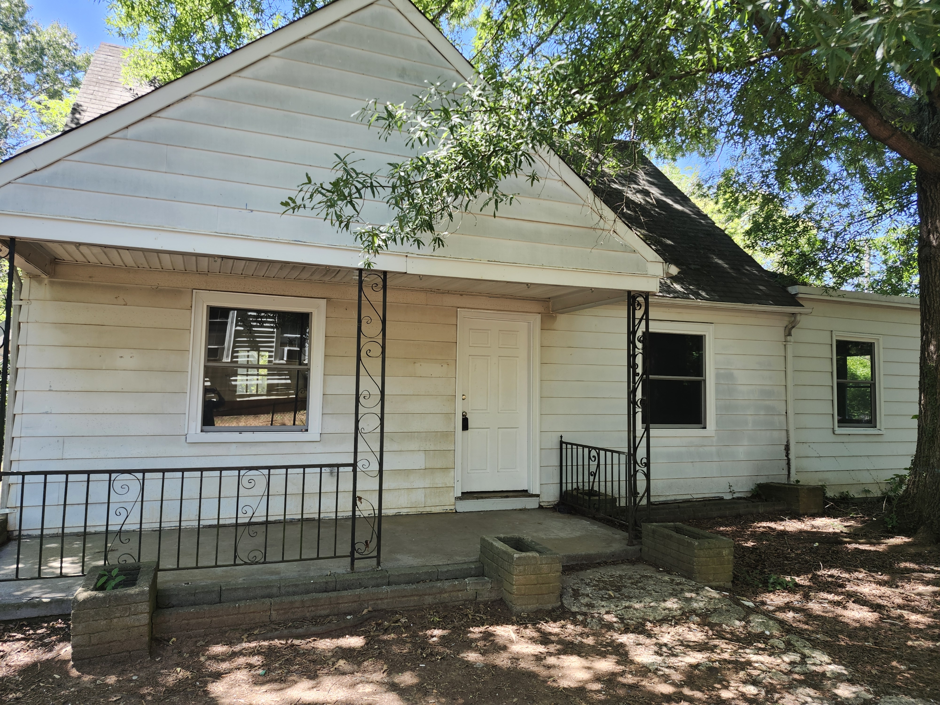 1015 Louise Rd